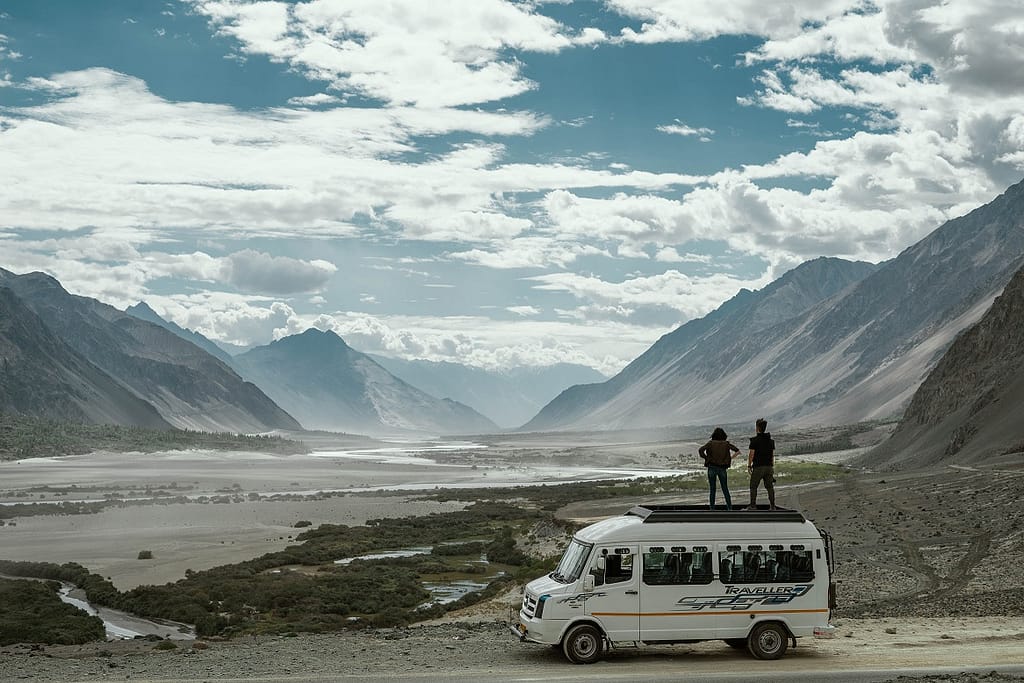 ladakh tourist cab
